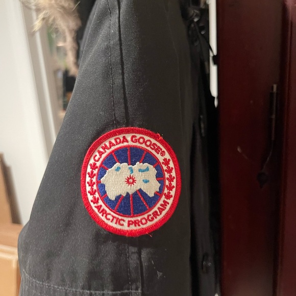Canada Goose black bomber (SEND OFFERS) - Picture 3 of 4